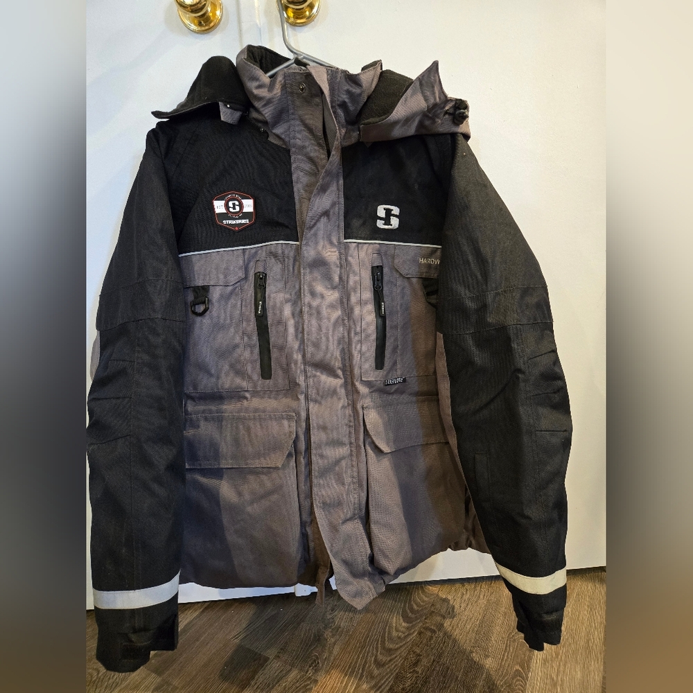 Men's Black and Gray Jacket